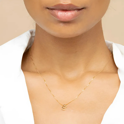 Lara – Złota zawieszka z literą